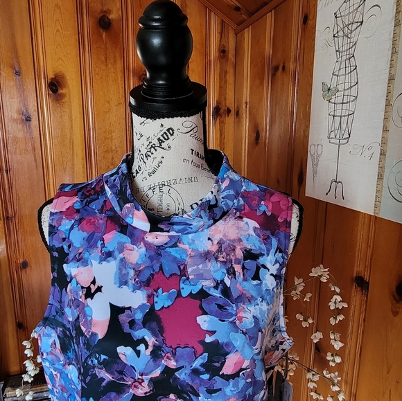 Dress - Picture 7 of 10